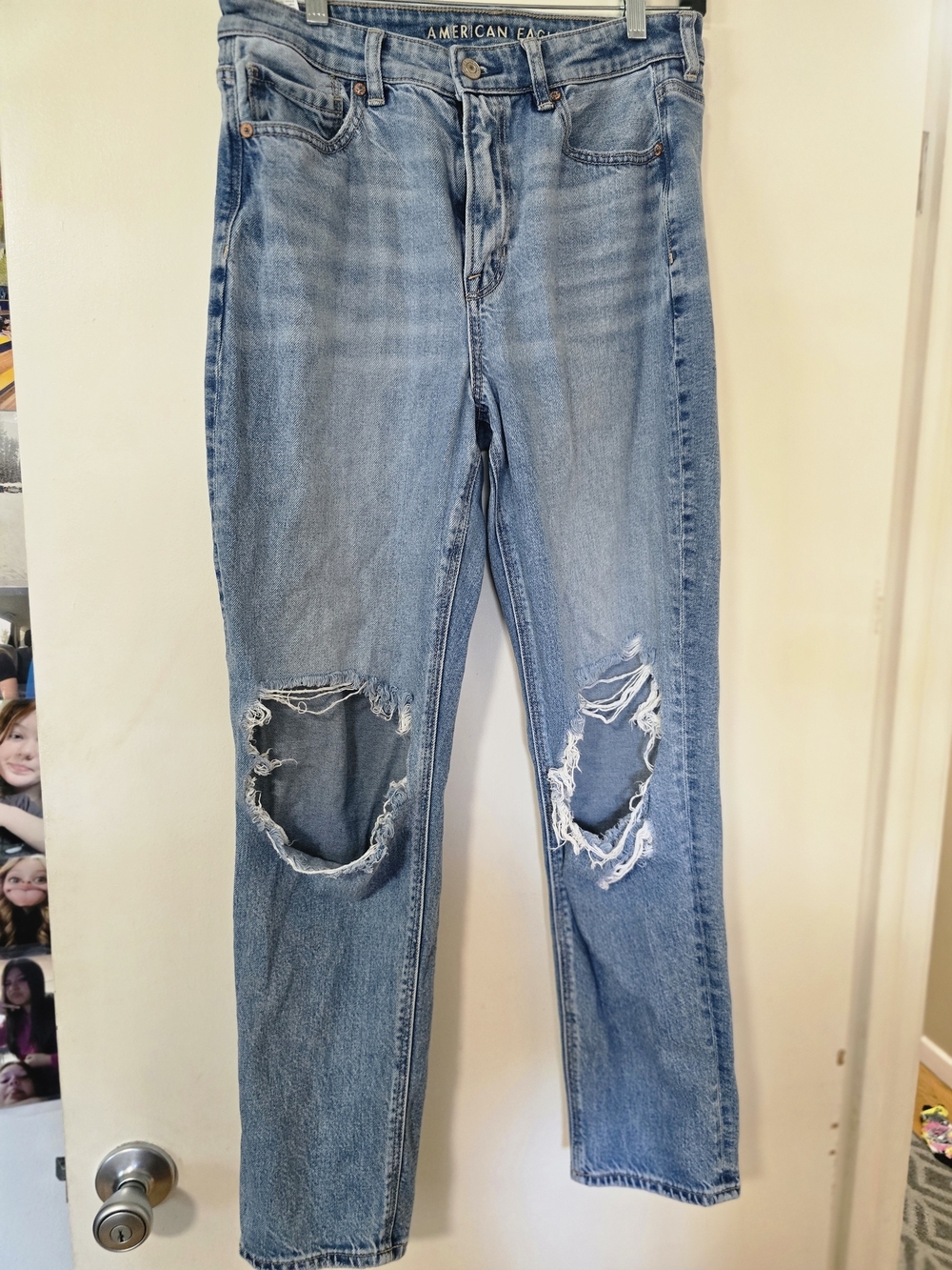 American Eagle Mom Jeans Size 8 Regular High Rise Distressed Light Wash Denim